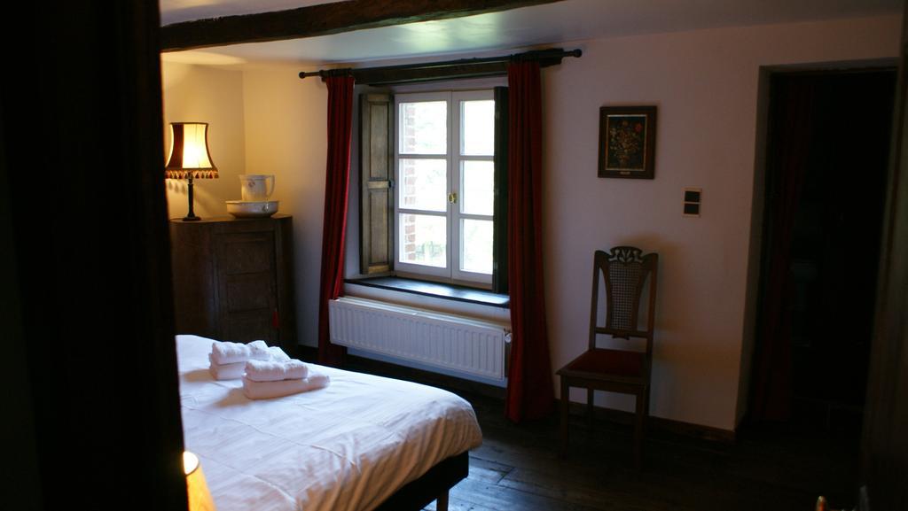 B&B Le Secret Du Bois Bourseigne-Vieille Habitación foto